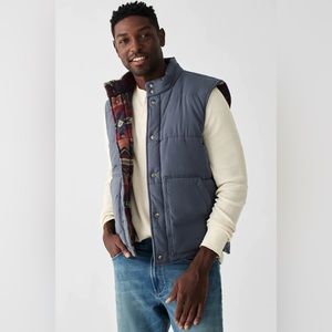 NWT, reversible, puffer and way trendy for men! Runs TTS.